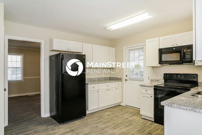 Building Photo - 3 Bedroom Pet-Friendly Home in Clayton, NC with Main Street Renewal