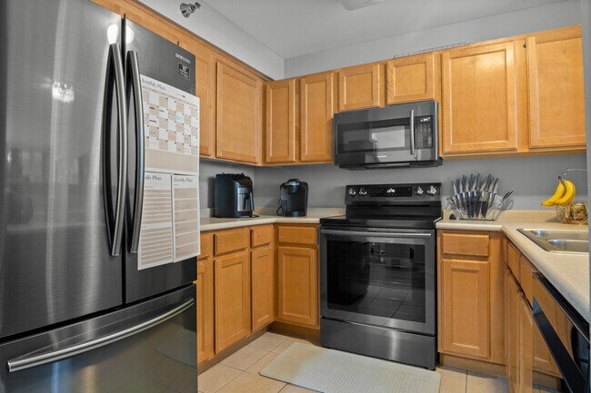Building Photo - 345 N La Salle Dr