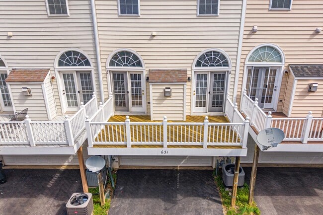 Building Photo - 631 Gatestone St