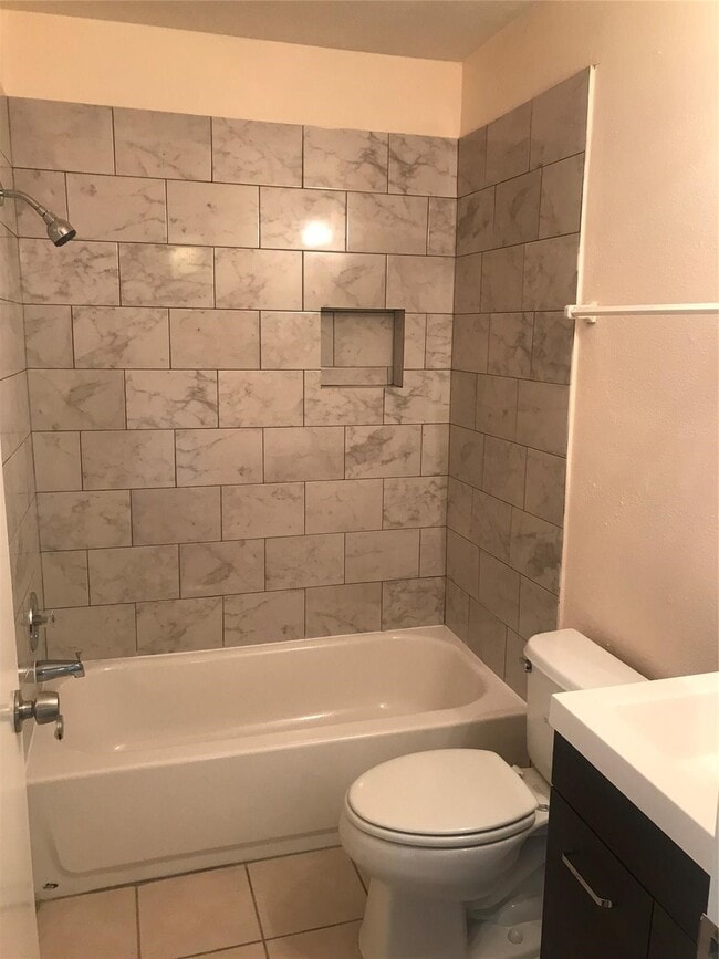 Building Photo - 8646 Maplecrest Dr