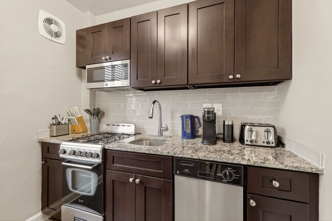 Building Photo - 1500 Arlington Blvd