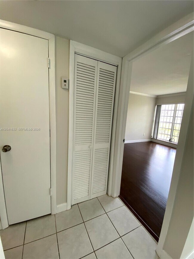 Building Photo - 9280 Fontainebleau Blvd