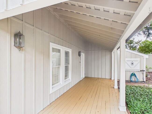 Building Photo - Charming 2BR/2BA with incredible storage in Fredericksburg, TX!