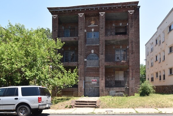 Building Photo - 2427 Callow Ave
