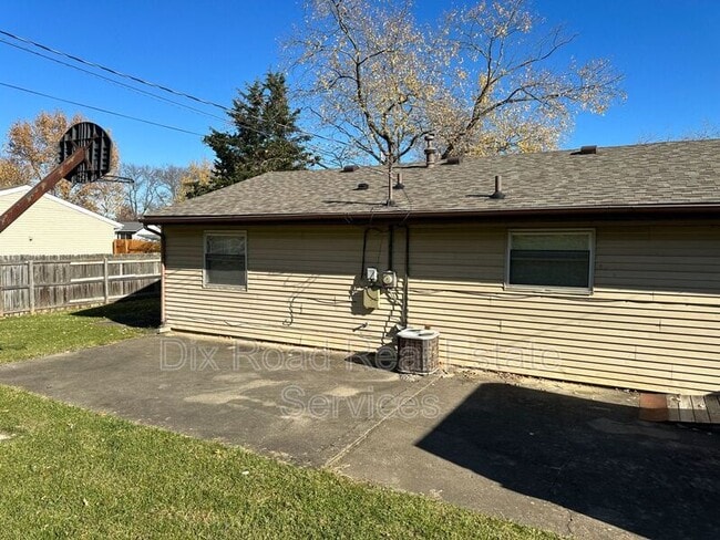 Building Photo - 425 Smalley Blvd