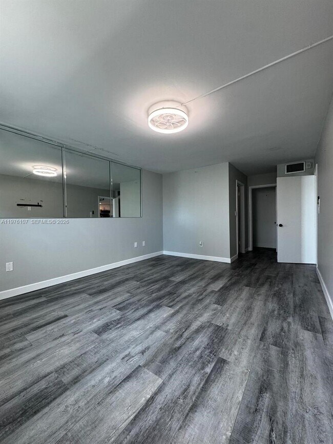 Building Photo - 4000 NE 170th St