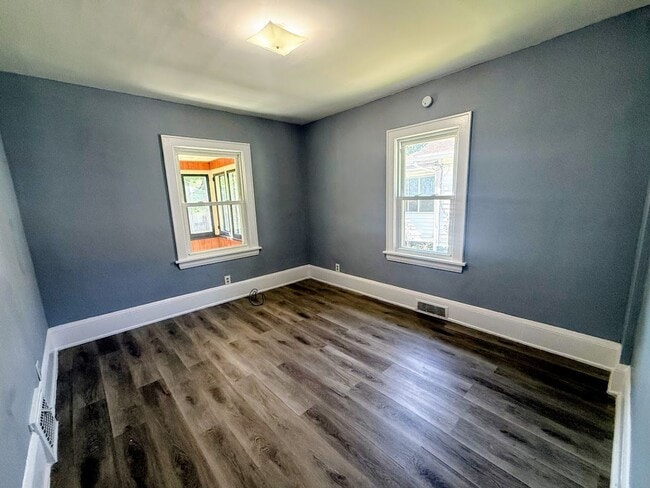 Building Photo - 751 Merton Ave