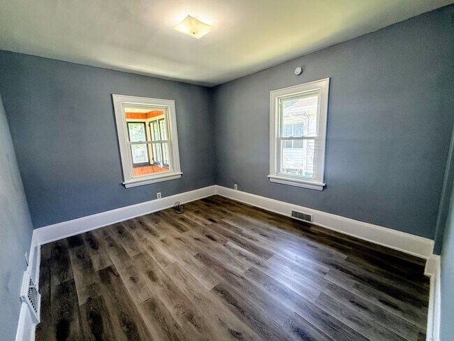 Building Photo - Two bedroom one bathroom single level home for rent