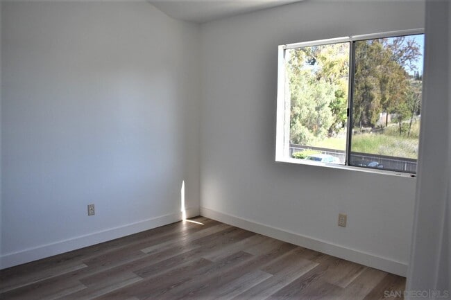 Building Photo - 2357 Kings View Cir