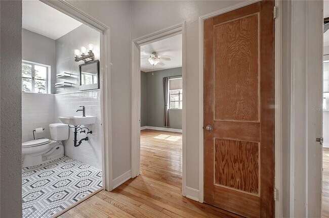 Building Photo - 325 W Rio Vista Ct