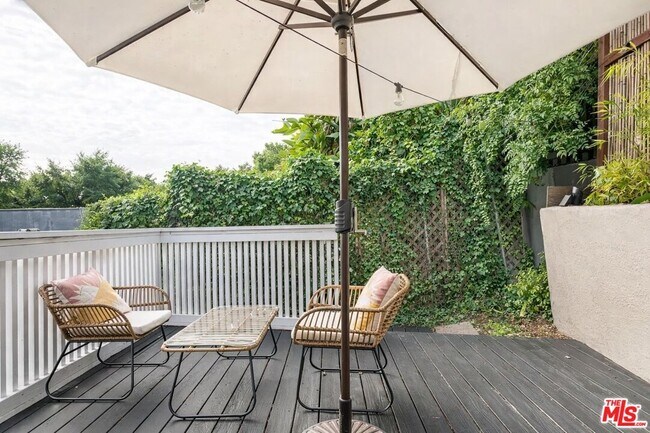 Building Photo - 2427 N Gower St