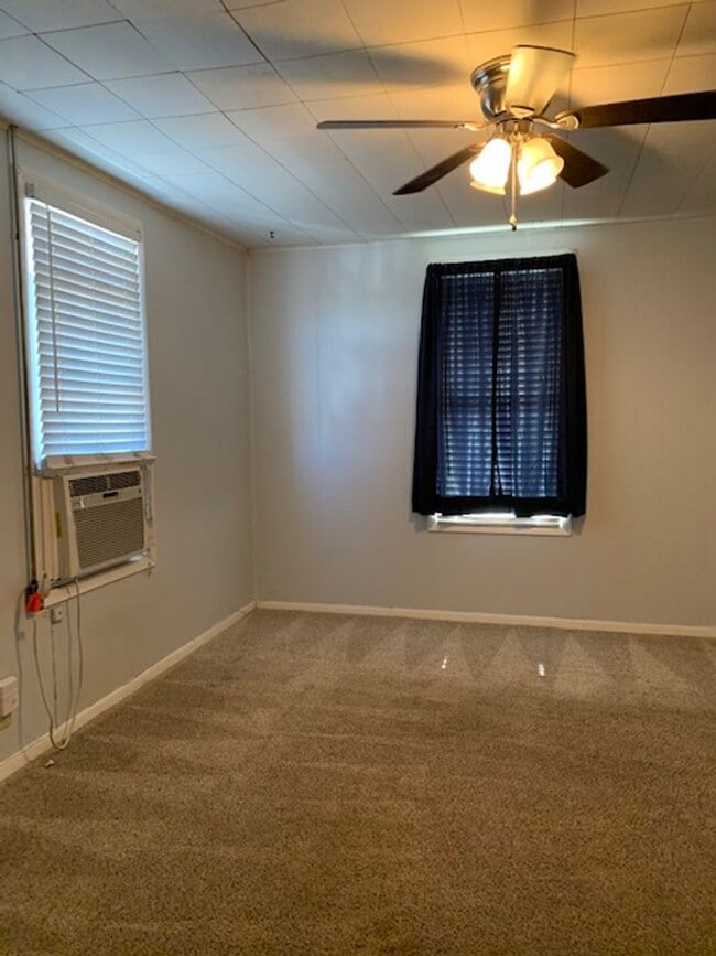 Building Photo - 805 W 3rd St