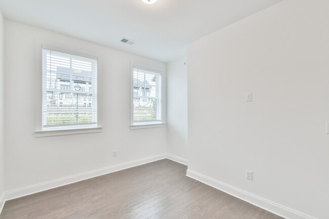 Building Photo - 6528 Beacon Dr