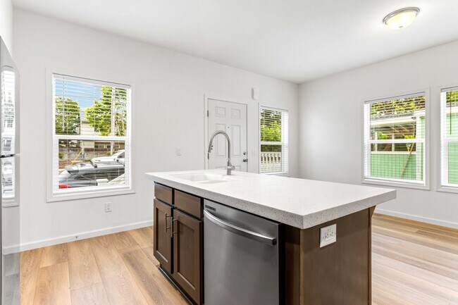 Building Photo - BRAND NEW HOME IN THE PLEASURE POINT AREA OF SANTA CRUZ. $3,750 Per Month