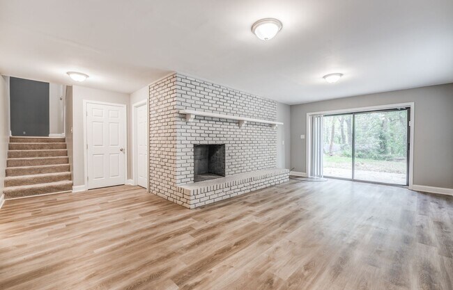 Building Photo - Charming 4-Bedroom, 3-Bath Single-Family H...