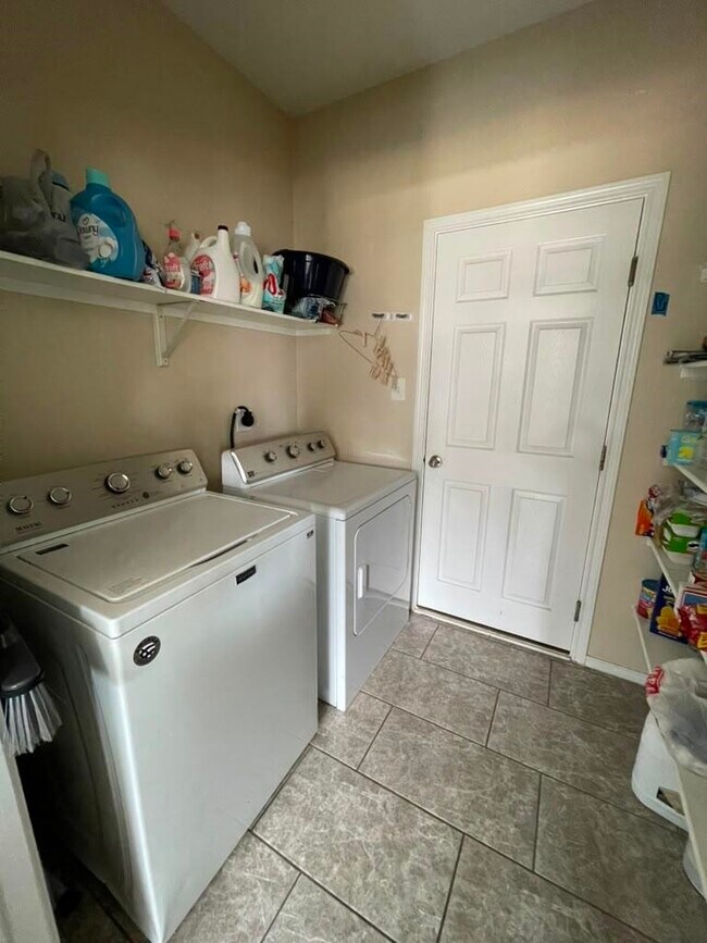 Building Photo - 9987 Inmaculada Ln