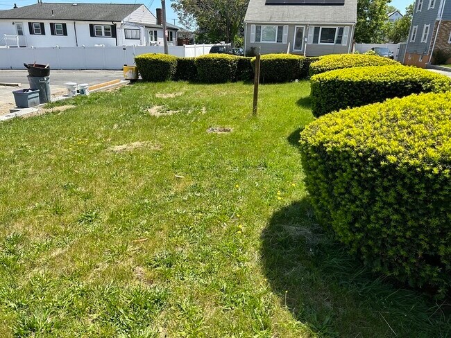 Building Photo - 150 Rumney Rd