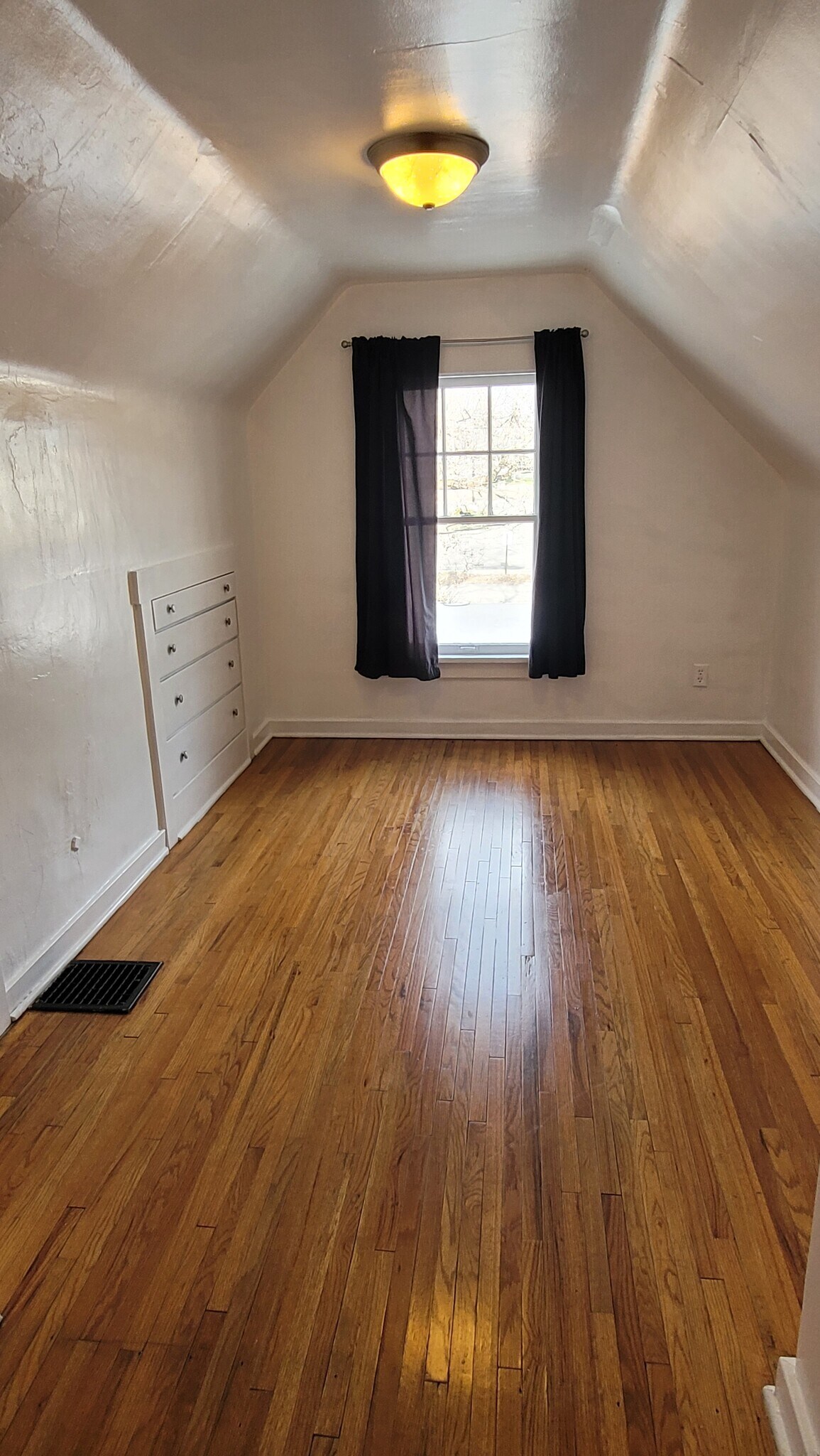 Second bedroom - 22 N 9th Ave