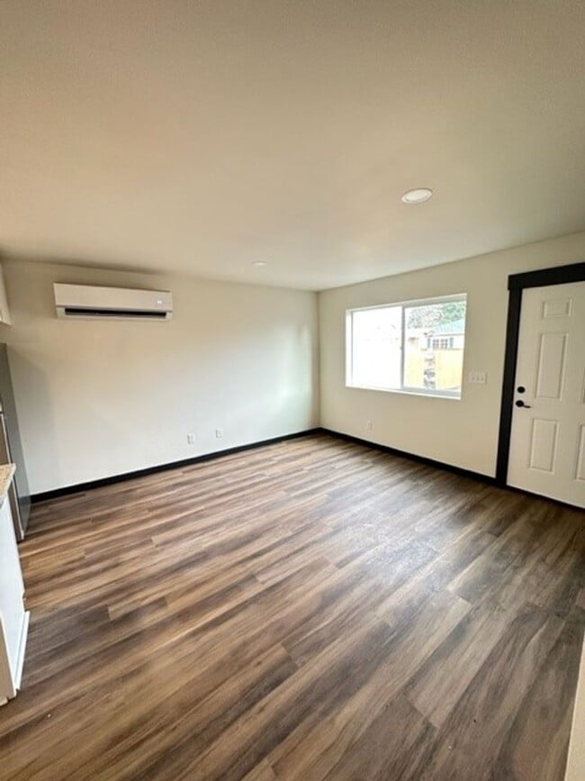 Building Photo - Newer Construction & Pet Friendly! 3 Bed 2.5 Bath Home Available!