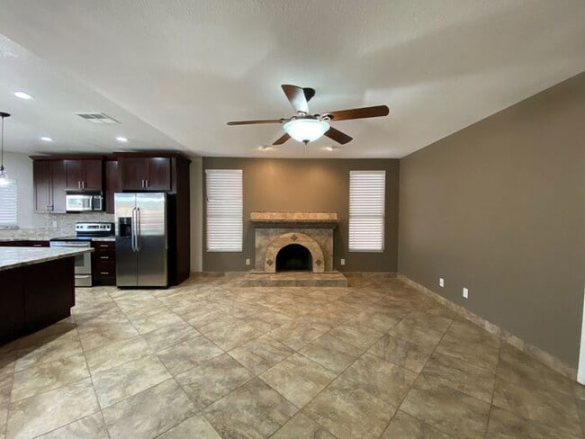 Building Photo - Very nice single level home