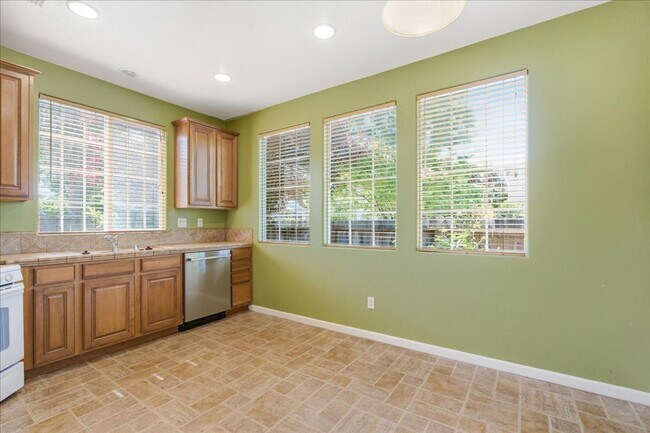 Building Photo - 2803 Crested St