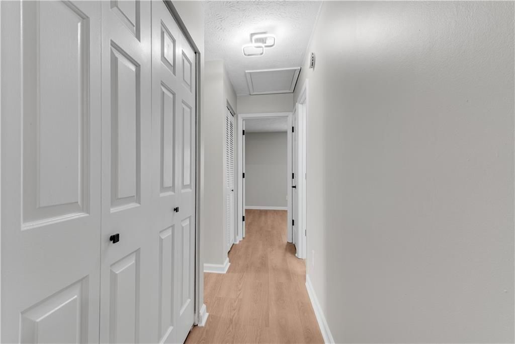 Building Photo - 5097 Village Green Way