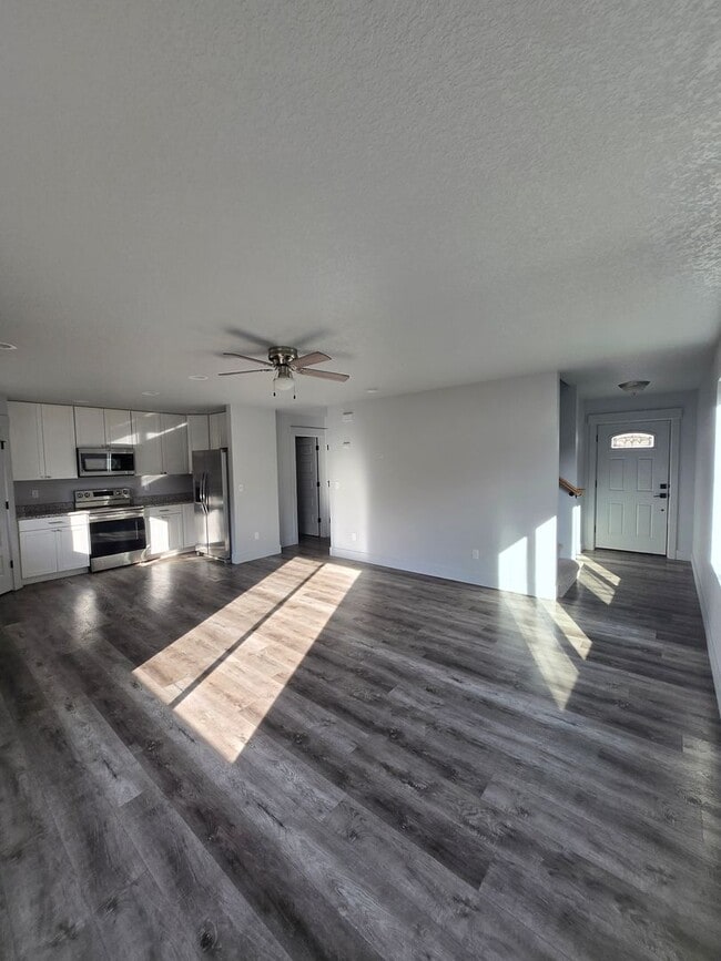 Building Photo - 3 Bedroom 2.5 Bathroom in Winlock