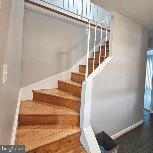 Building Photo - 7034 Bradwood Ct