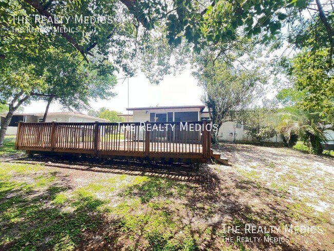 Building Photo - 1525 Fort Smith Blvd