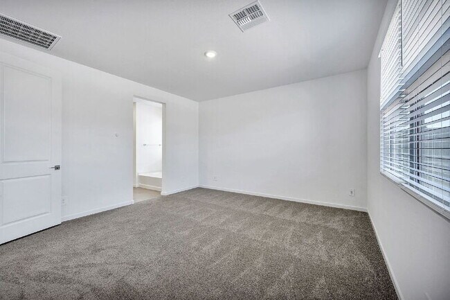 Building Photo - 3104 Bee Trl