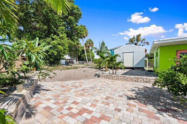 Building Photo - 5203 S Indian River Dr