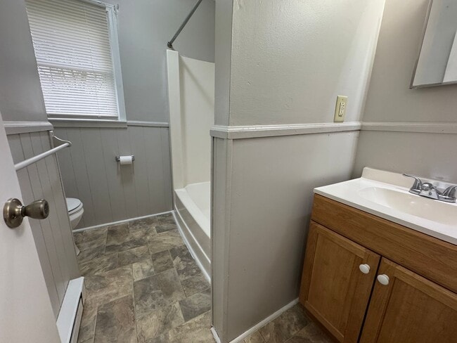 Building Photo - Available to Show