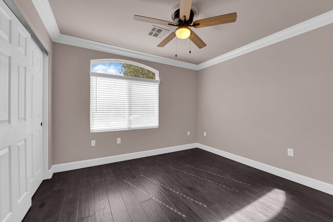 Building Photo - Don't miss out on this super cute 2-bedroo...