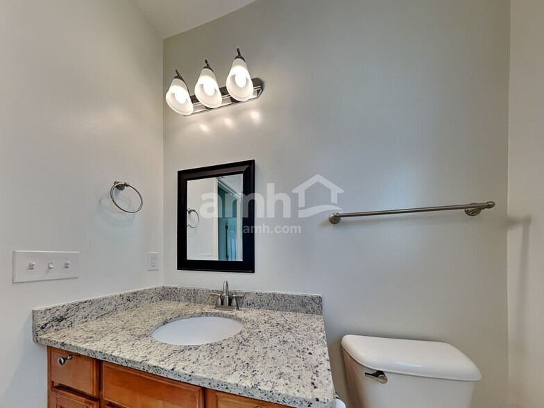 Building Photo - 632 Stonebridge Cir