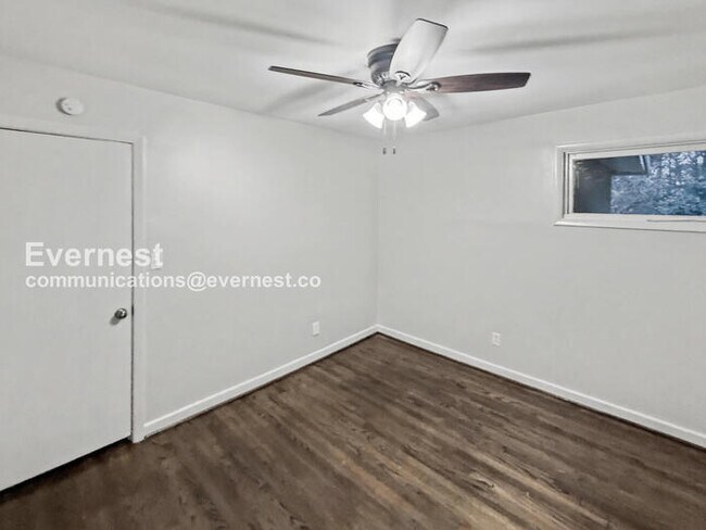 Building Photo - 4905 Scenic View Dr