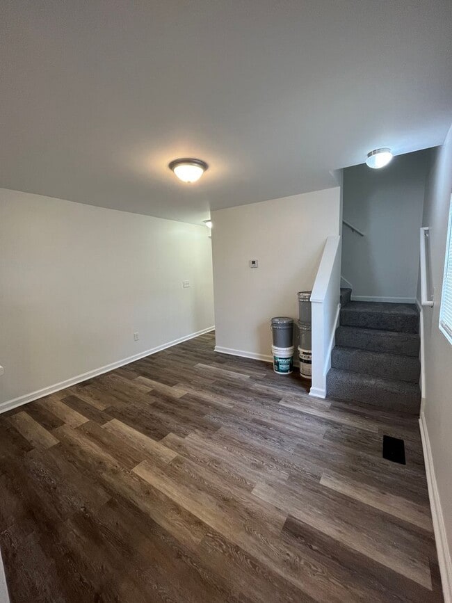 Building Photo - 360-362 E Hinman Avenue