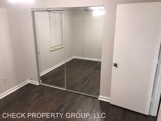 Building Photo - 2 br, 1.5 bath House - 6516 Six Mile Lane #2