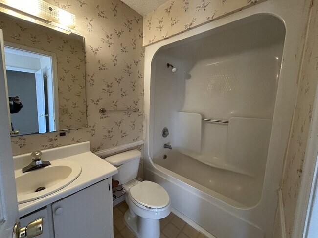 Building Photo - Condo for Rent