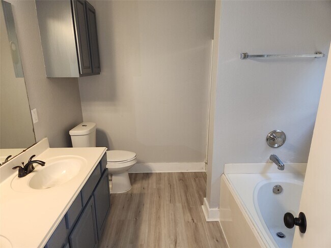 Building Photo - 20911 Walder Ct