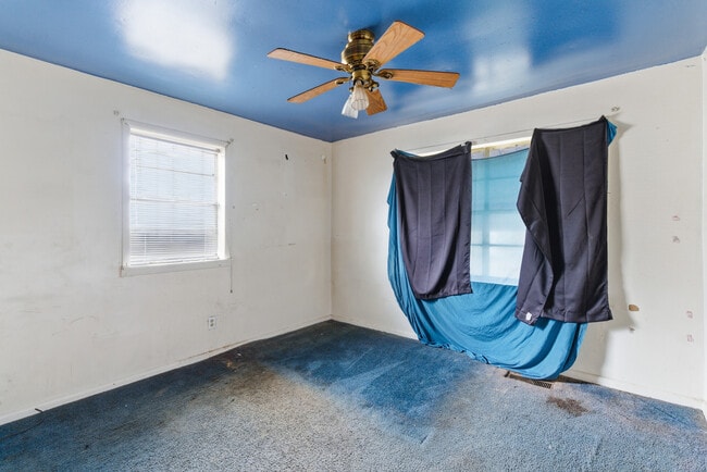 Building Photo - 502 64th St