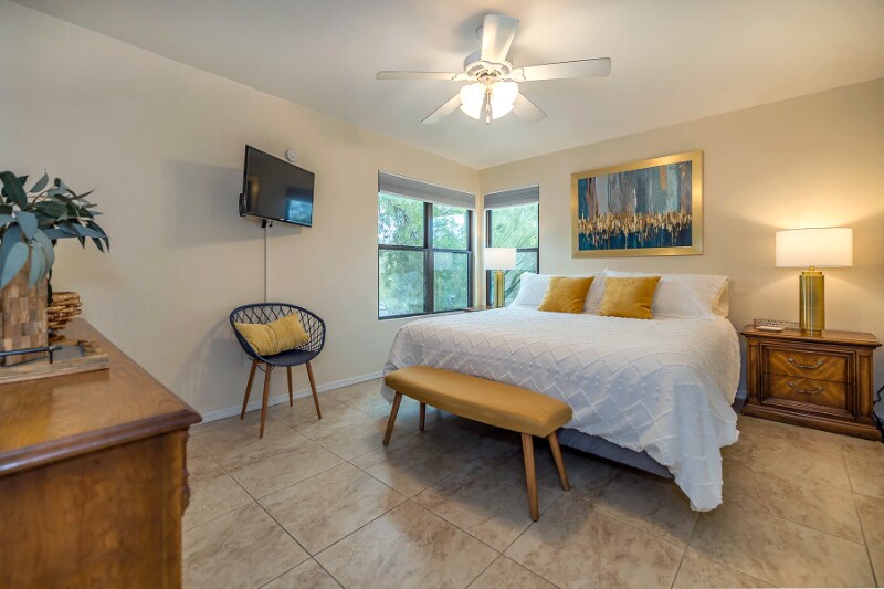 Building Photo - 5855 N Kolb Rd