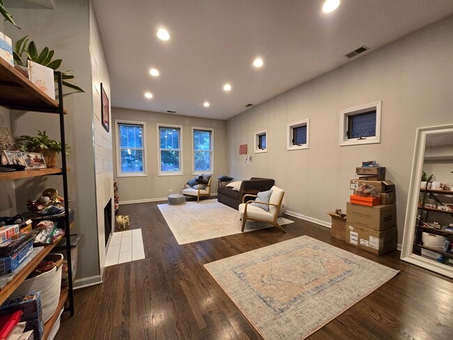 Building Photo - 4212 N Ashland Ave
