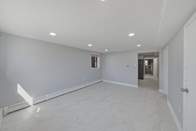 Building Photo - 2705 N Sayre Ave