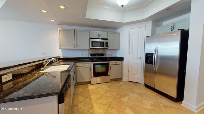 Building Photo - 1200 Beach Dr