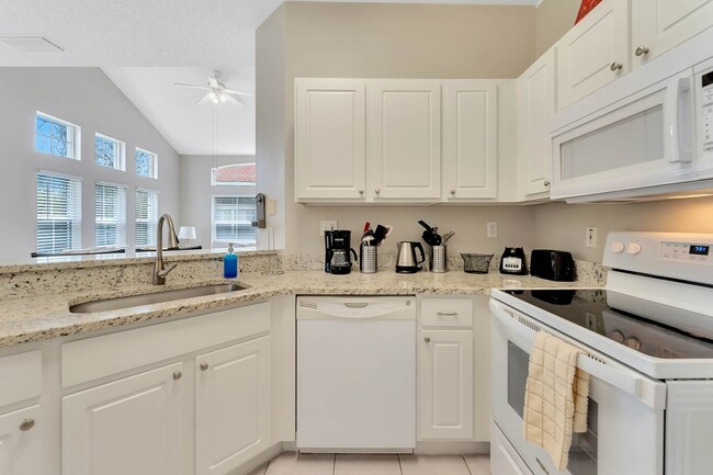 Building Photo - Gorgeous 4-Bedroom, 4-Bathroom Home in Kis...