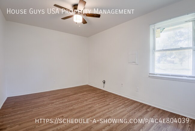 Building Photo - 15216 Bellaire Ave