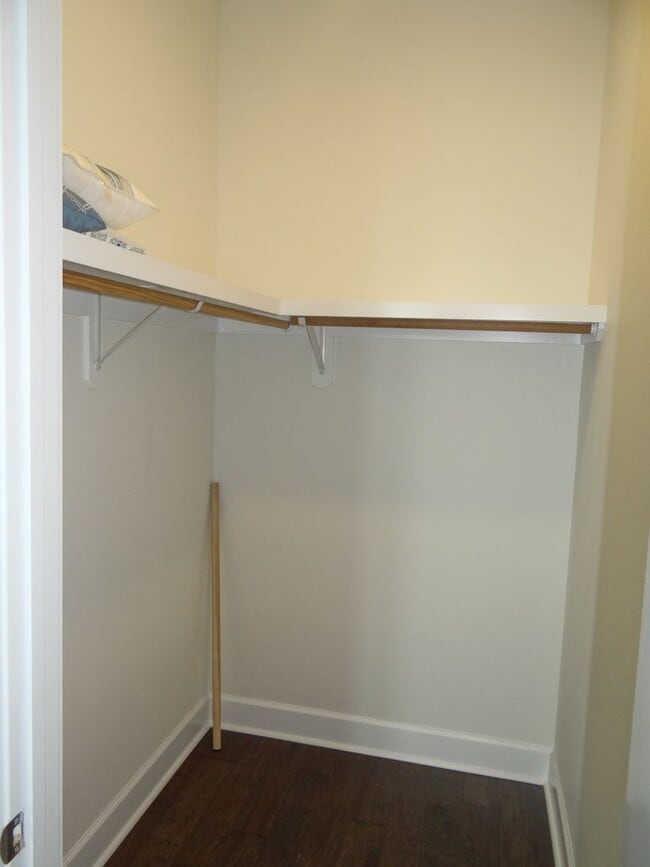 Building Photo - Furnished Townhome in Dunedin