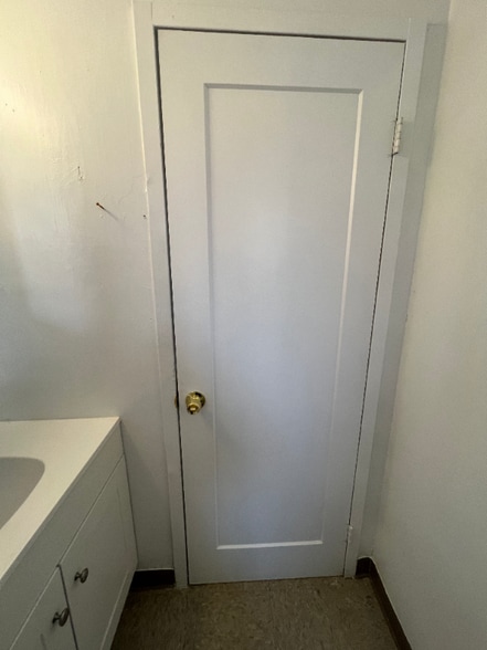 Building Photo - 927 S Thorne Ave