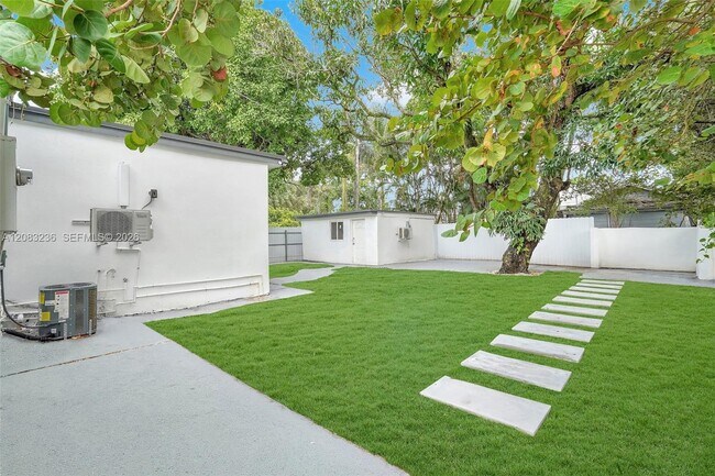 Building Photo - 250 NW 45th St