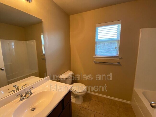 Building Photo - 2912 Thompson Farm Ln
